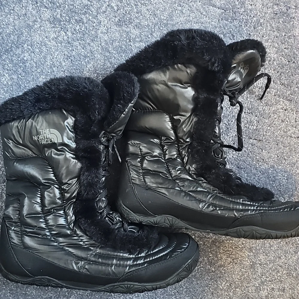 Women's The North Face Snow Boots sz 9